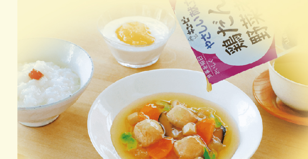 軟餐配白飯與湯品的餐桌情境